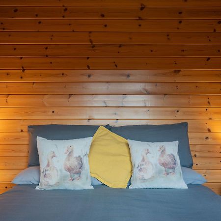 Chalet Loch Leven Lodge 10 By Interhome Kinross Extérieur photo